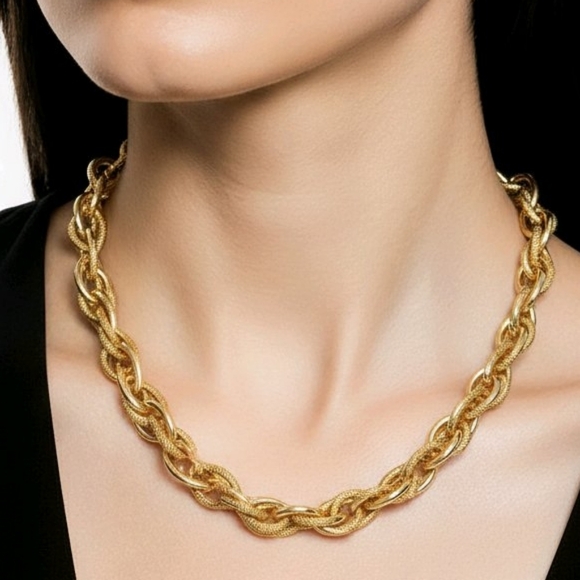 Jewelry - Gold Tone Chunky Chain Necklace